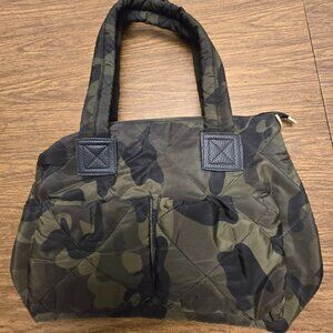 Women's Camouflage Quilted Nylon Shoulder Bag w/Pockets - Green/Black Size Large